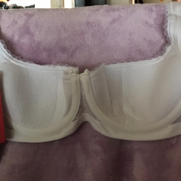 Ladies White Bra, very pretty 🤩 - Picture 3 of 4